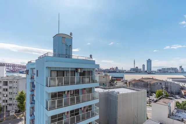 Universal Bay Condominium
