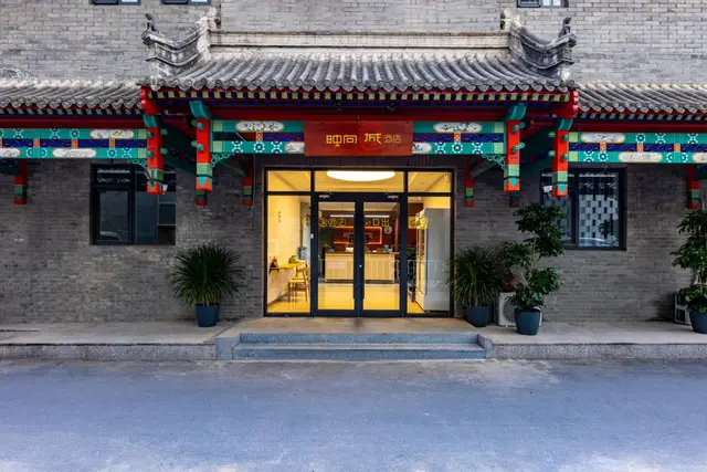 Happy Dragon Hotel -- Fluent English speaking Tourist ticket service Near Tian ' AnMen Forbidden City National Art Museum
