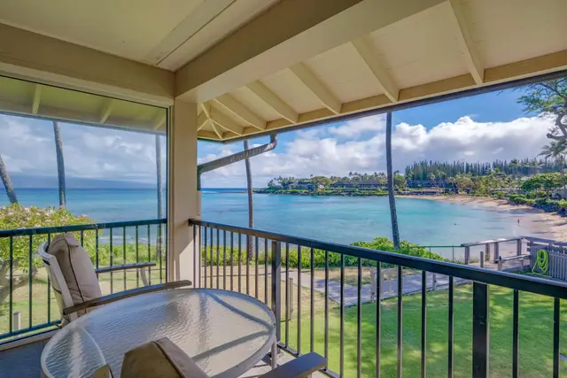 Nāpili Surf Beach Resort by Castle
